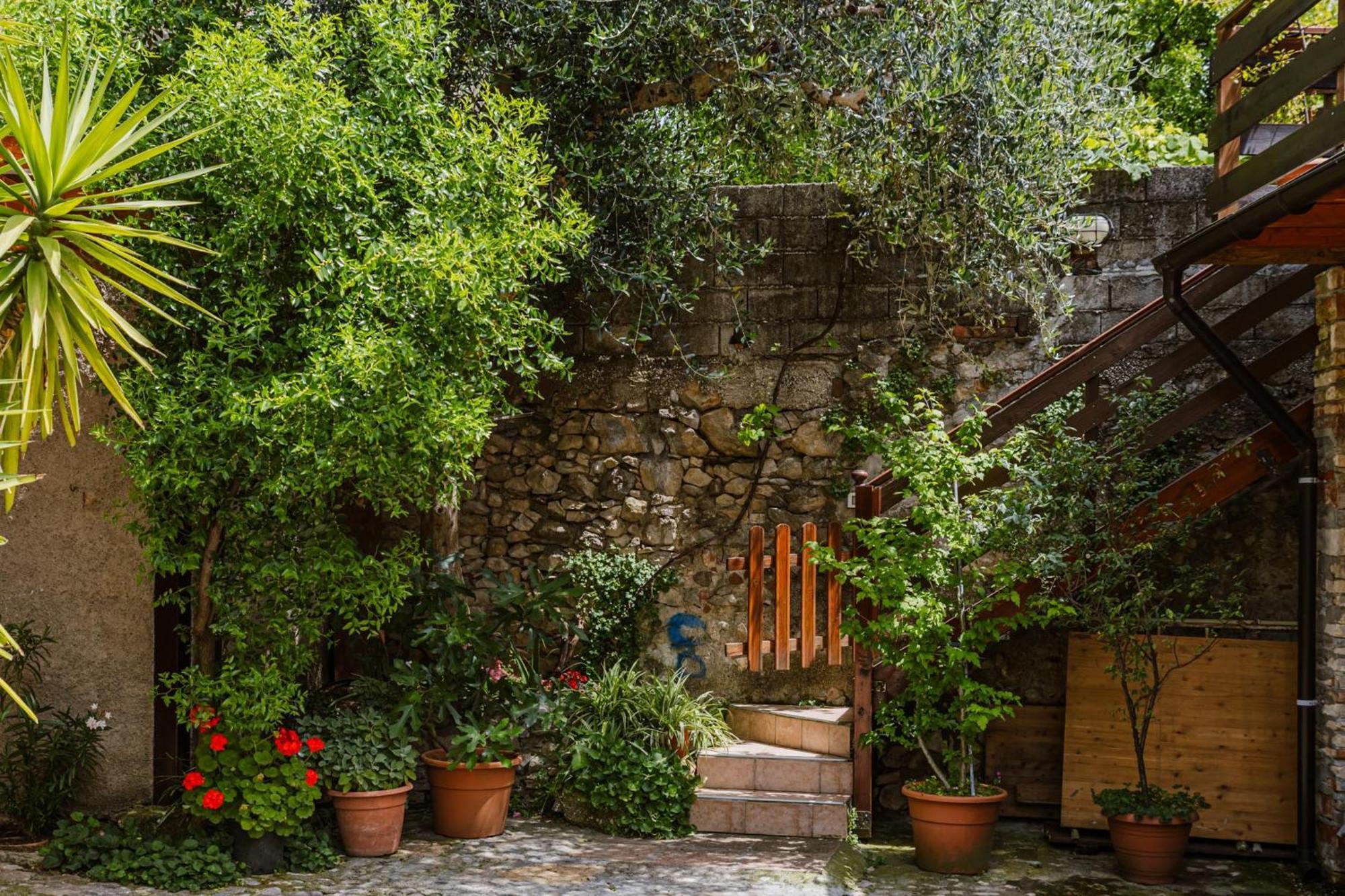 Apartamento Cozy Castello Manerba del Garda Exterior foto