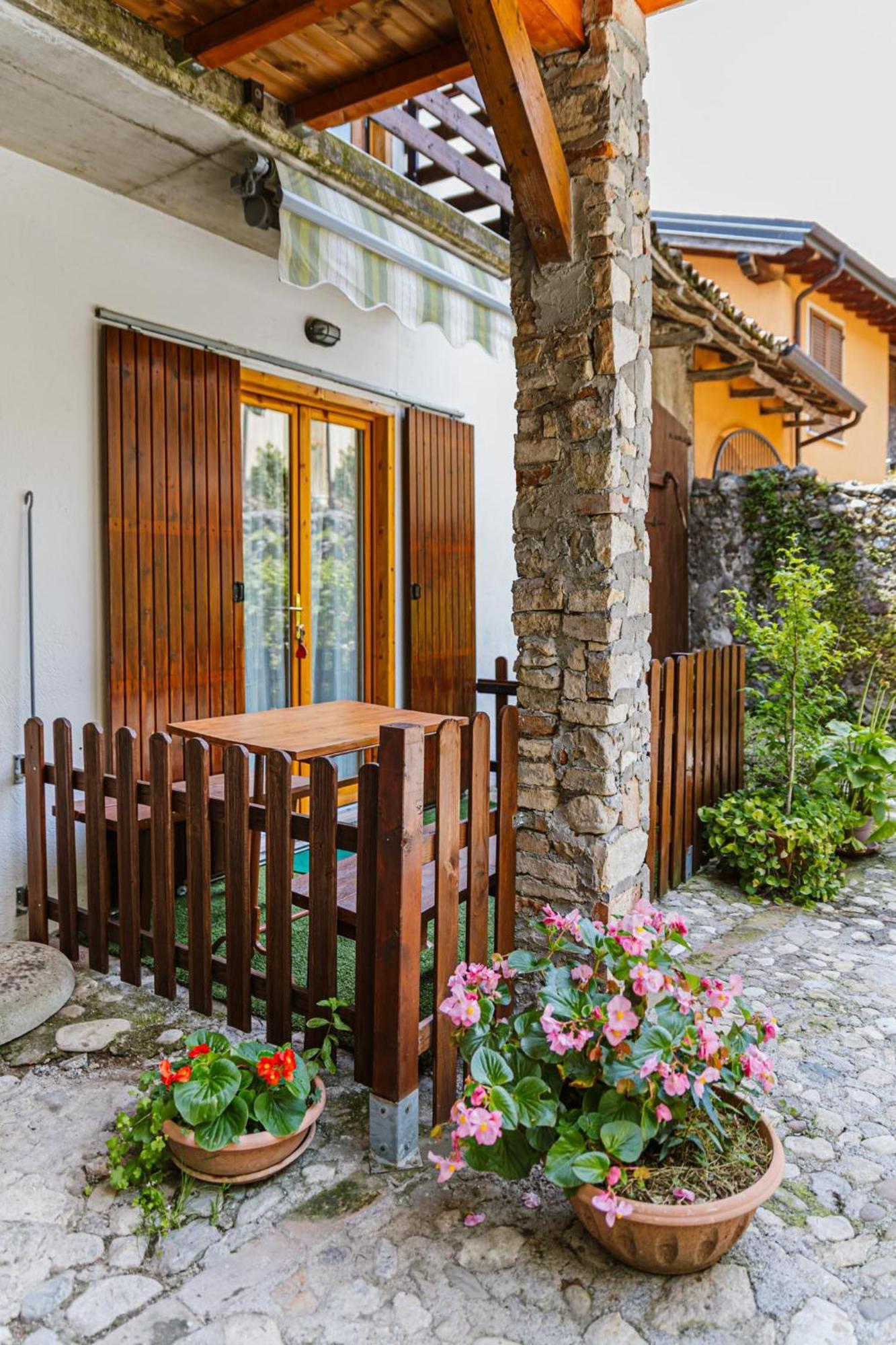 Apartamento Cozy Castello Manerba del Garda Exterior foto